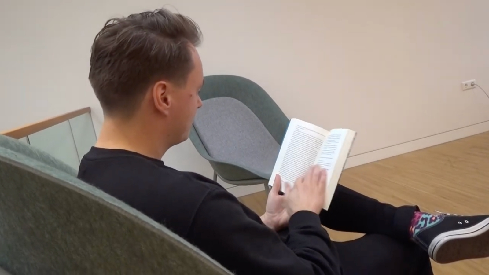 Banner voor een interview uit 2020 met Deventer RTV over de schrijfcursus Deventer Schrijft!